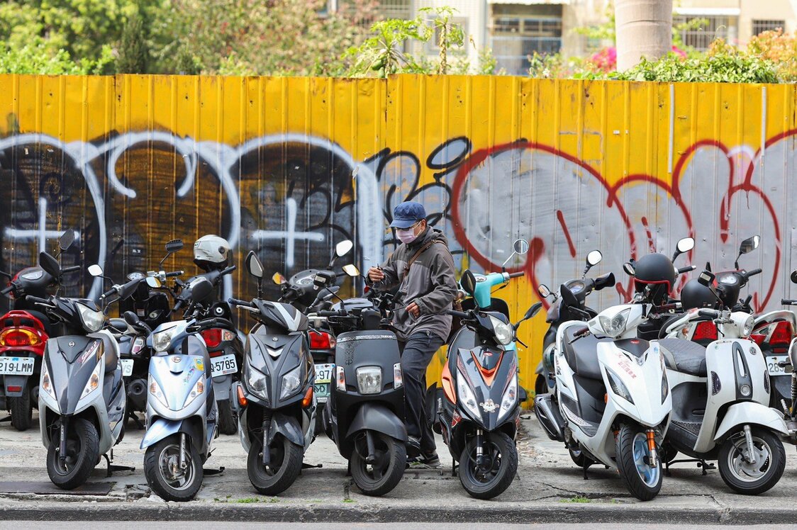 バイクが多い台湾の道路は注意が必要だ。移住した香港人がまず慣れなければならないのが現地の交通事情だ（トミーさん提供）