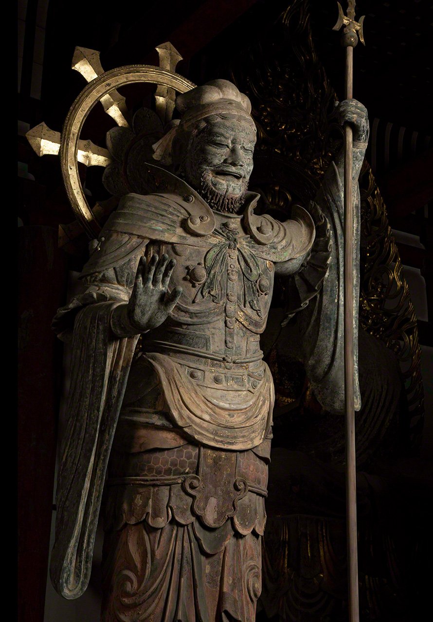 增长天立像