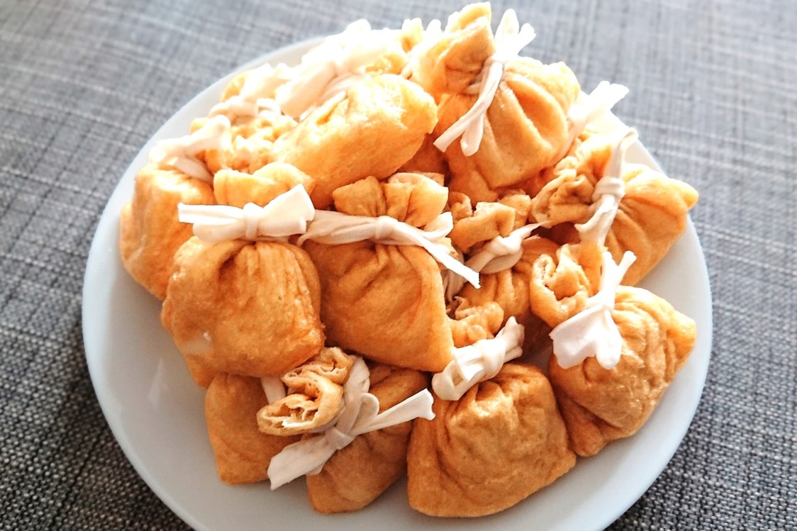 Des kinchaku, des pochettes de tofu frites garnies de mochi (PhotoAC)