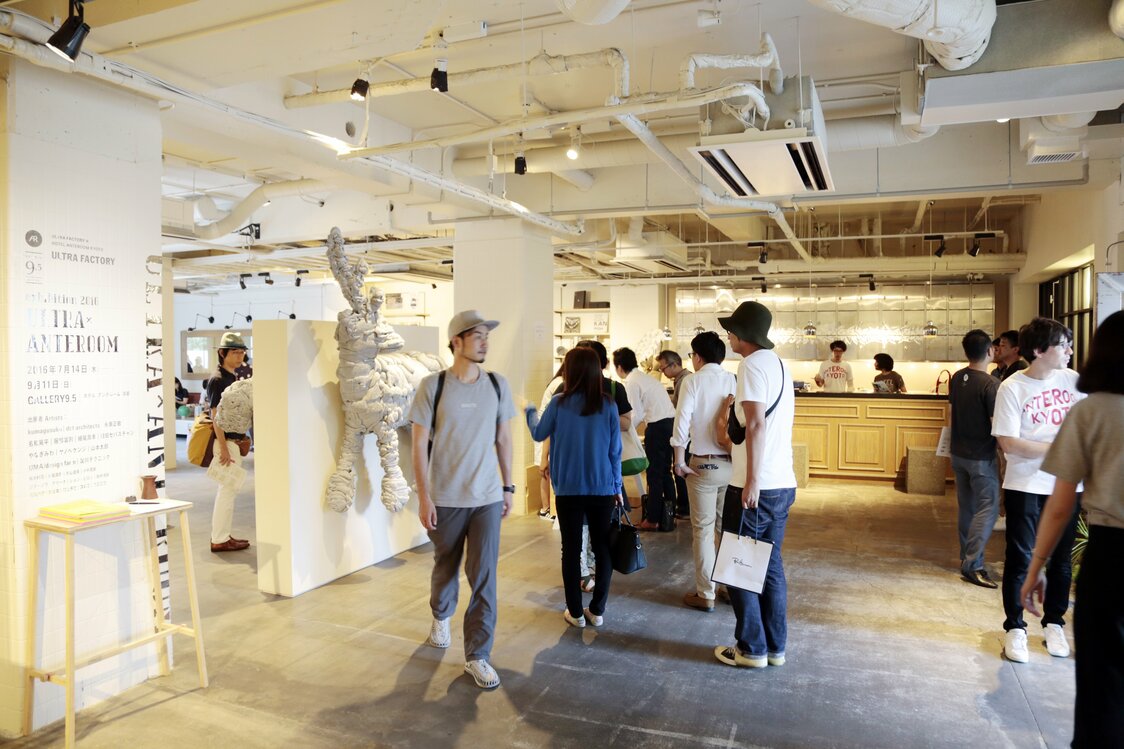 「ホテル アンテルーム 京都」のロビーギャラリーでは、アートイベントもひんぱんに催される