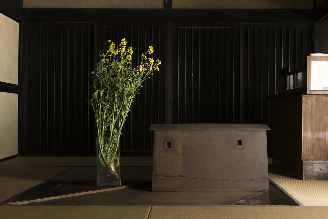 Blossoming rapeseed stalks bring a breath of spring into the reception room off the entryway.