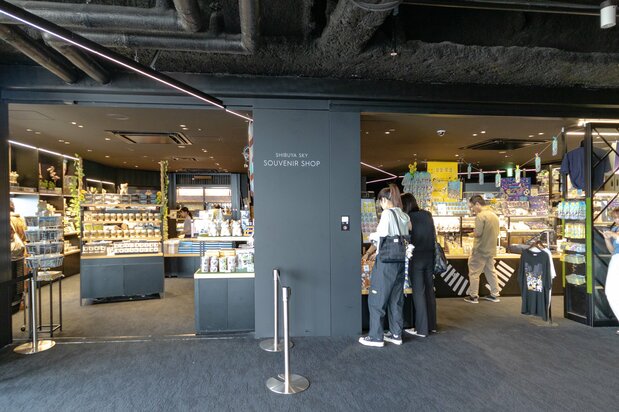 Et l’aventure prend fin au magasin de souvenirs...