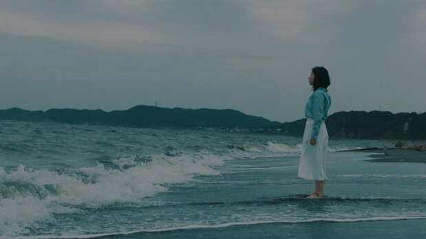 園美の心にいつもよみがえるあの日の海　©Kento Shimizu