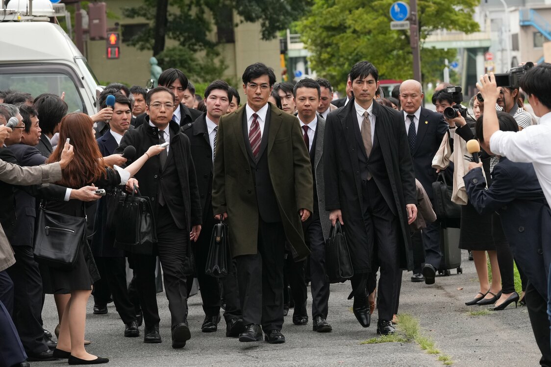 L’enfant et ses parents intentent un procès à la ville de Fukuoka et à l’enseignant, avec le soutien d’une équipe d’avocats forte de 500 membres.