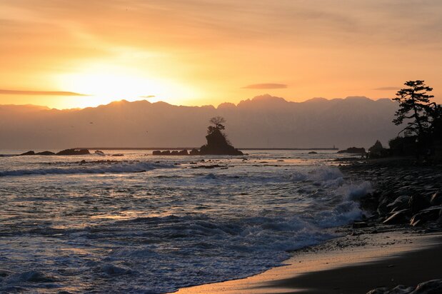 El amanecer en la costa de Amaharashi.