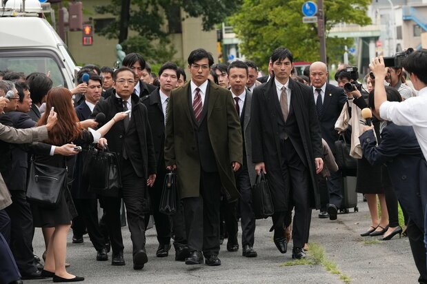 L’enfant et ses parents intentent un procès à la ville de Fukuoka et à l’enseignant, avec le soutien d’une équipe d’avocats forte de 500 membres.