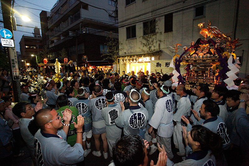 夜深了，驹形街道2012年的三社祭也结束了