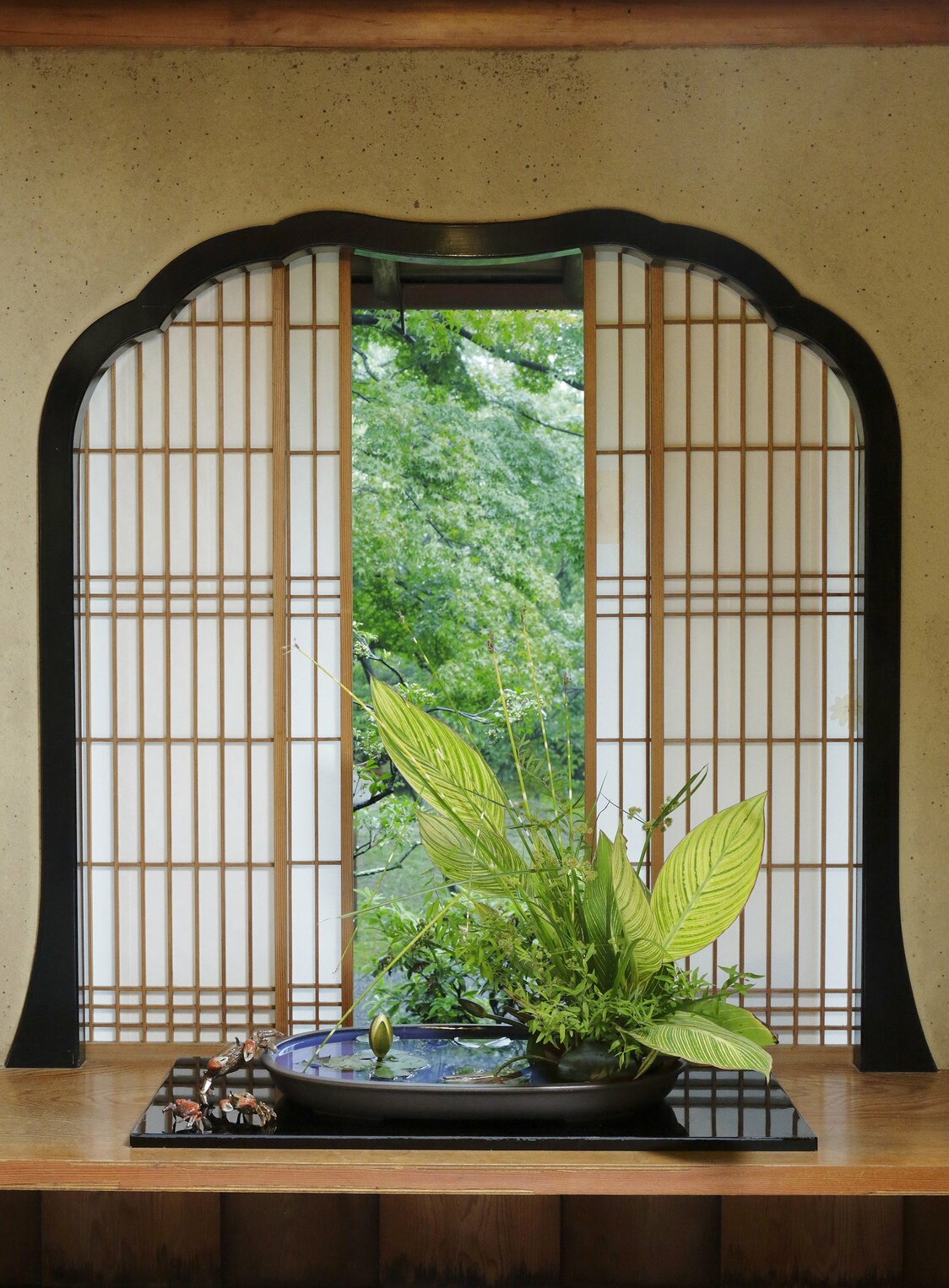 小原流的「盛花」，在水盤中表現自然景觀，19世紀末由小原雲心始創（小原流）
