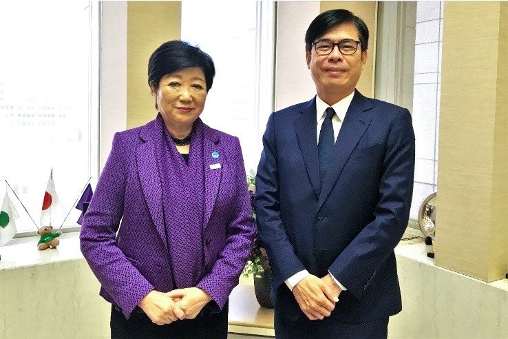 訪問東京時，與東京都知事小池百合子合影的高雄市長陳其邁。（高雄市政府提供）