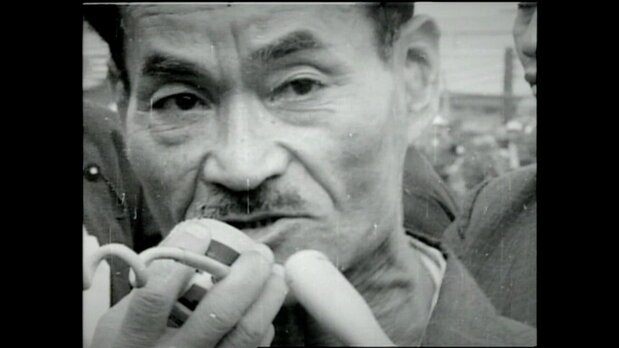 戦後、ジャーナリストから政界入りした瀬長亀次郎（1907-2001）。米国民政府の弾圧と闘い、那覇市長、立法院議員、衆議院議員などを歴任。沖縄の市民から絶大な支持を得た　©沖縄テレビ放送