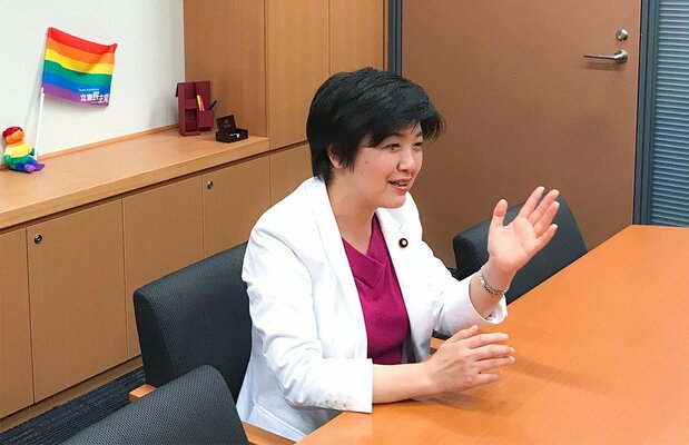 La parlamentaria Otsuji Kanako durante la entrevista.