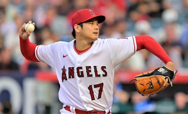 史上初の「2年連続2桁勝利・2桁本塁打」を達成(時事)
