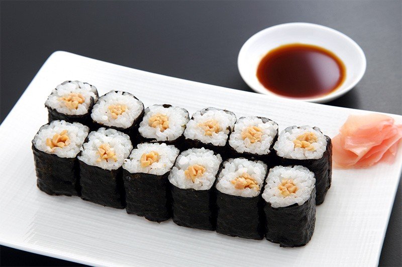 Rollitos de nattō (nattōmaki).