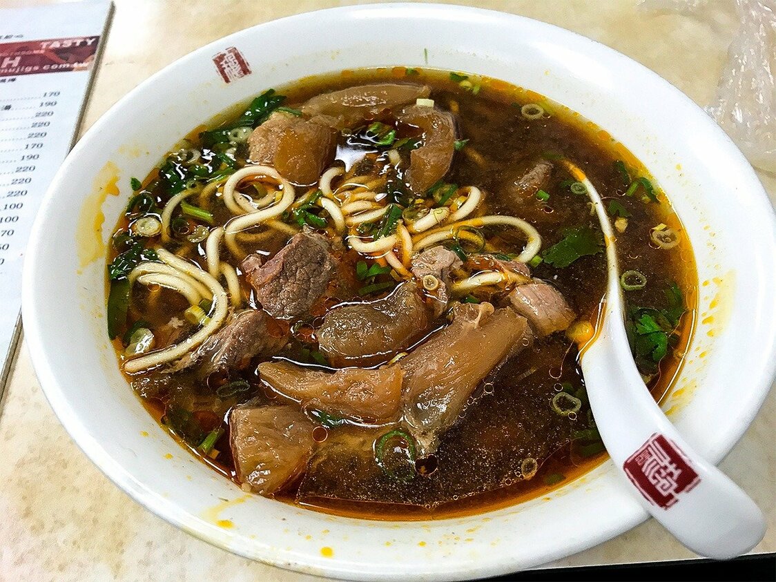 位於台北市信義區的牛肉麵店「穆記」，長年以來深受鄰近醫院醫生護士的喜愛。（攝影：鄭仲嵐）