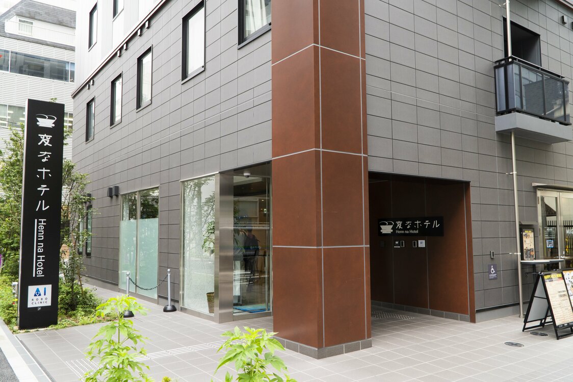 洗練されたビジネスホテル風の外観