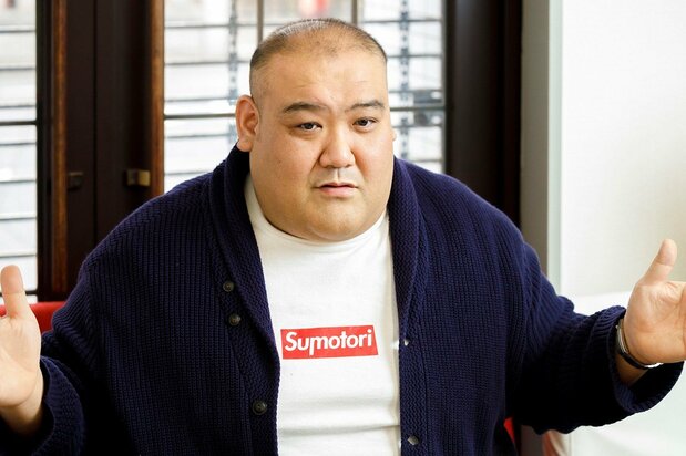 L’ex-rikishi Tashiro Yoshinori a fait ses débuts au cinéma dans un film indien intitulé Sumo qui devrait sortir sur les écrans en 2020.