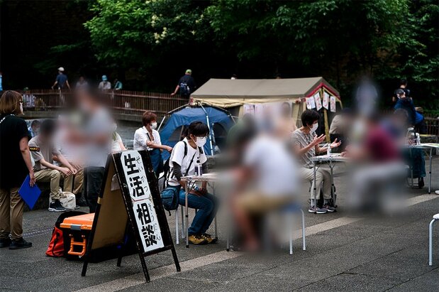Mesa de consultas de la organización sin fines de lucro Tenohasi. (Fotografía cortesía de Koishi Kazuo)