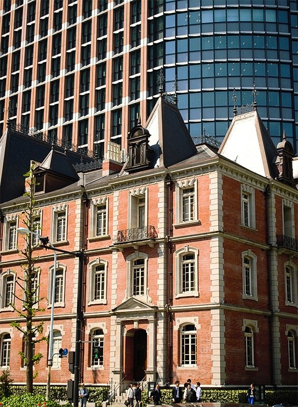 Rebuilt in 2009 as an exact replica of the original Mitsubishi No. 1 Building, this red-brick structure is now a museum. Both the interior and exterior replicate the original construction techniques and materials.