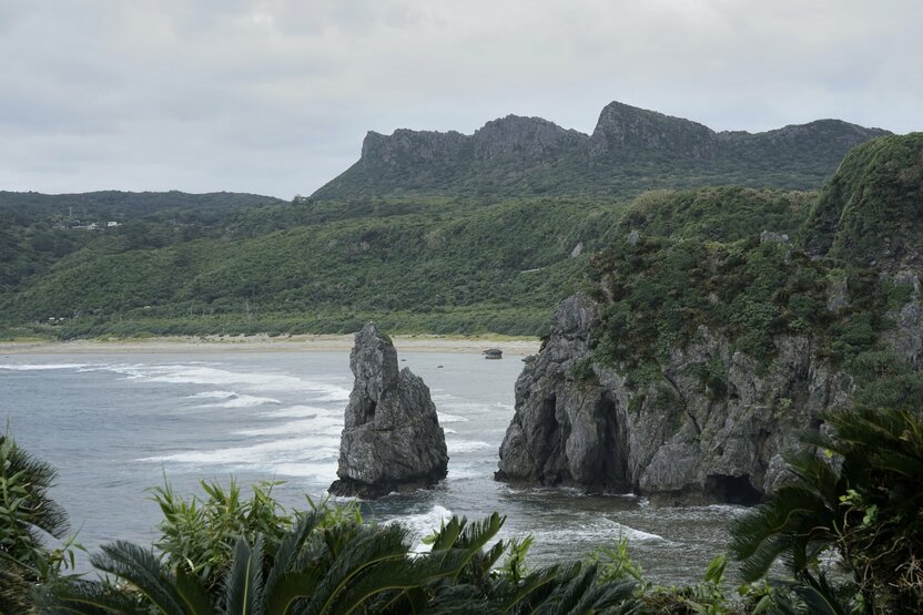 从边户岬眺望神圣的岩山四连峰