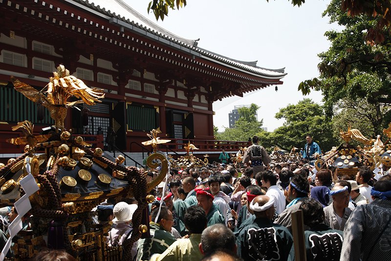 The “mikoshi” gather behind Sensōji.