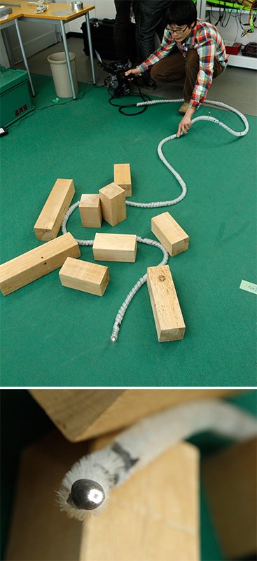 La “cámara con mira activa” que desarrolló el Laboratorio Tadokoro (en la foto inferior se ve un detalle de la cámara). Revestida de una capa de tela flexible, muestra una gran capacidad para poder desplazarse por áreas afectadas por desastres y sembradas de escombros.
