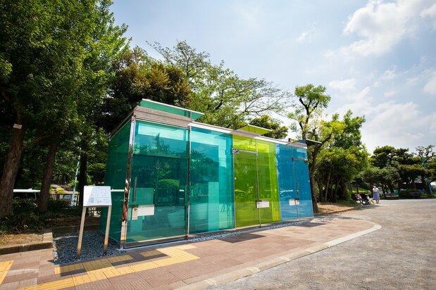 Haruno-Ogawa社区公园是冷色调,而代代木深町小公园则是暖色调设计