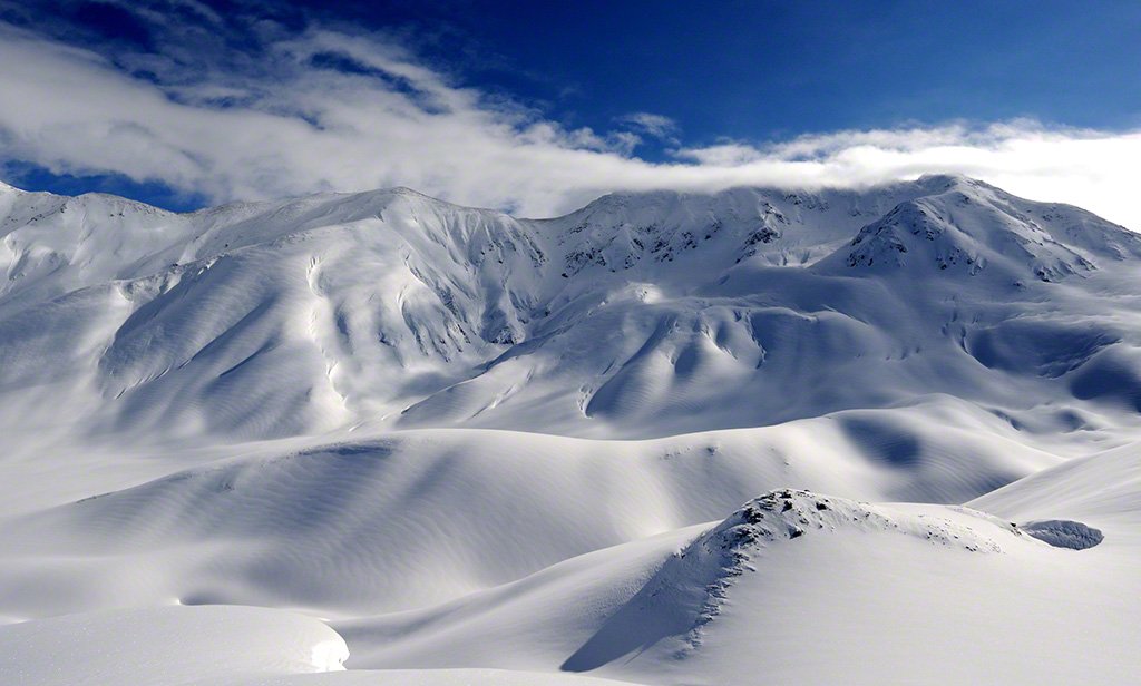 La chaîne des montagnes Tateyama en hiver, novembre
