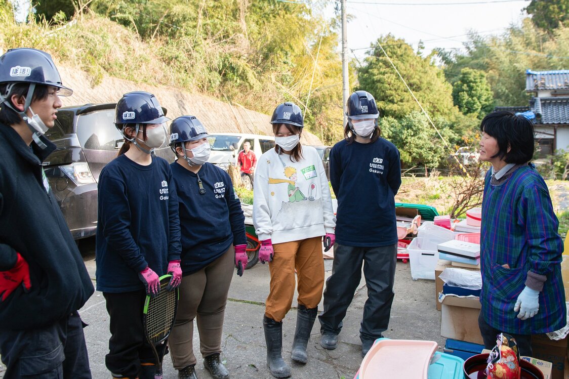 当初は作業で手一杯だったが、住民と会話を交わす余裕が出て来た