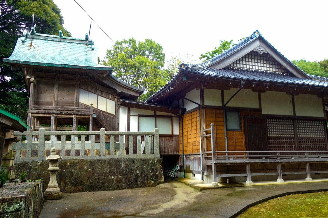 後鳥羽上皇が一夜を過ごしたとされる三穂神社（筆者撮影）