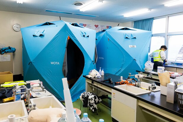 Kit de douche WOTA dans la salle de sciences de l’école