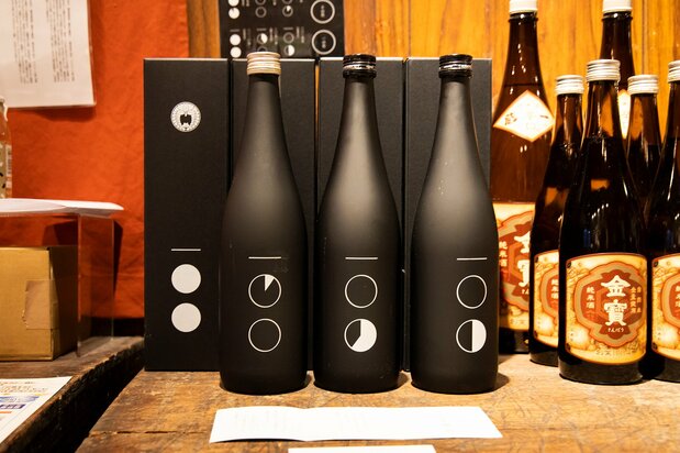 創業300年を機に醸造を開始した「百年貴醸酒」。水の代わりに前年の酒で米を仕込む貴醸酒を、100年リレーしていくという