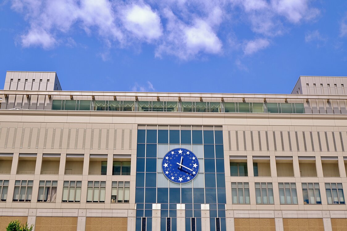 La Grande horloge aux étoiles sur la tour JR, à la gare JR de Sapporo (Pixta)