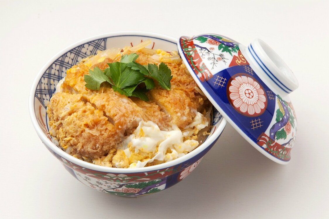 かつ丼（PIXTA）