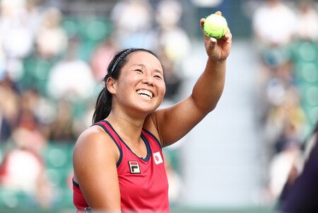 車いすテニス女子シングルス準決勝で勝利し、笑顔を見せる上地結衣＝２１日、名古屋市東山公園テニスセンター