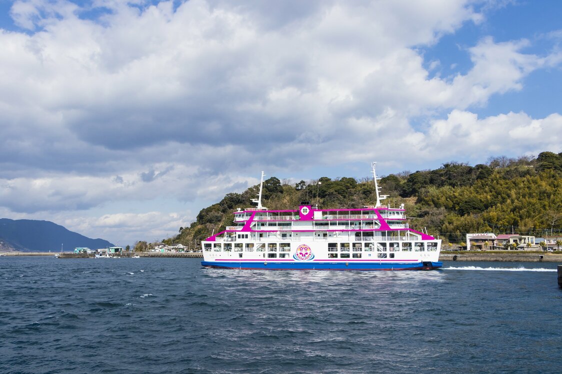 1日往復140便が運航されている「桜島フェリー」。通勤や通学で利用している人も多い