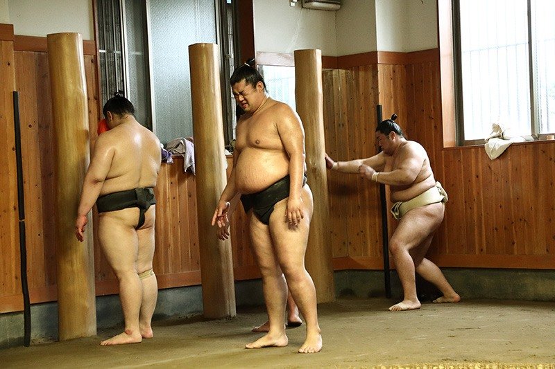 [Vídeo] La rutina de los luchadores de sumo del establo de Takadagawa