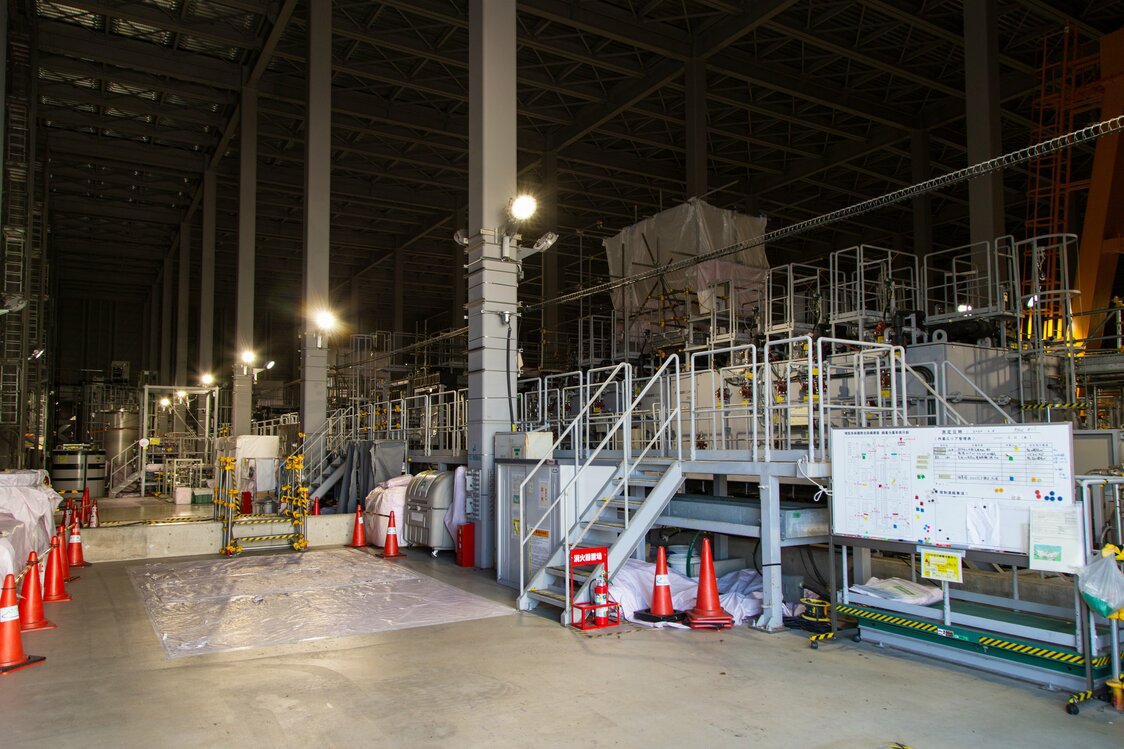 ALPSの内部。吸着剤などを使って、汚染水から放射性物質を取り除く。ほとんど無人で運転されている