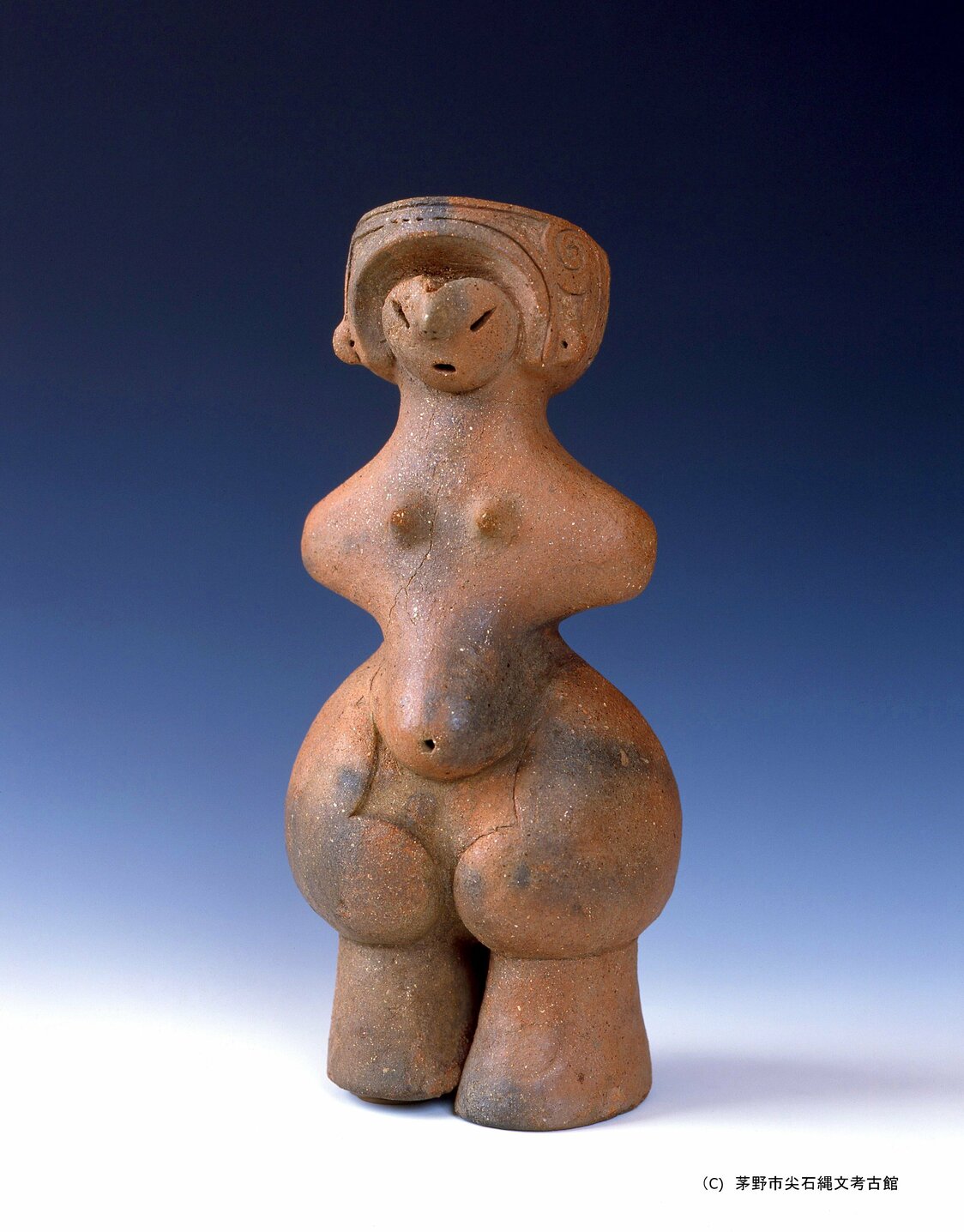 Estatuilla de barro que representa a una mujer embarazada hallada en el yacimiento arqueológico de Tanabatake, en la prefectura de Nagano. Declarada tesoro nacional. (Fotografía cortesía del Centro Arqueológico de Togariishi, ciudad de Chino)