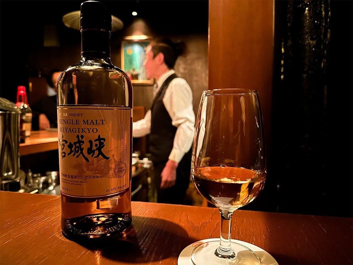 Bar Yū in Ginza, Tokyo, on January 17, 2023. Japanese whisky is popular both at home and overseas. (© Izumi Nobumichi)