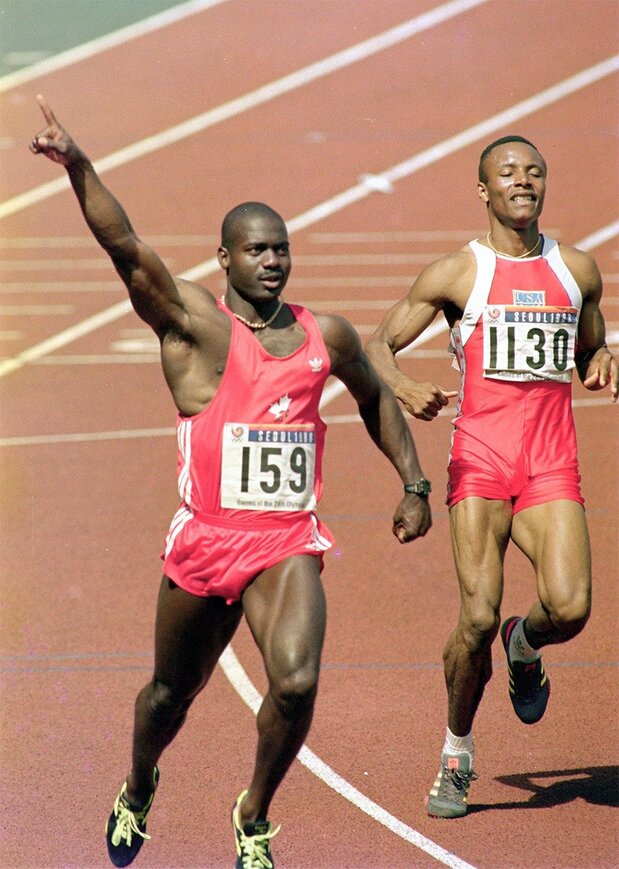 ソウル五輪で当時の世界新記録9秒79で優勝したベン・ジョンソン。ドーピング発覚後、記録は取り消された(1988年9月24日、韓国・ソウル) 時事