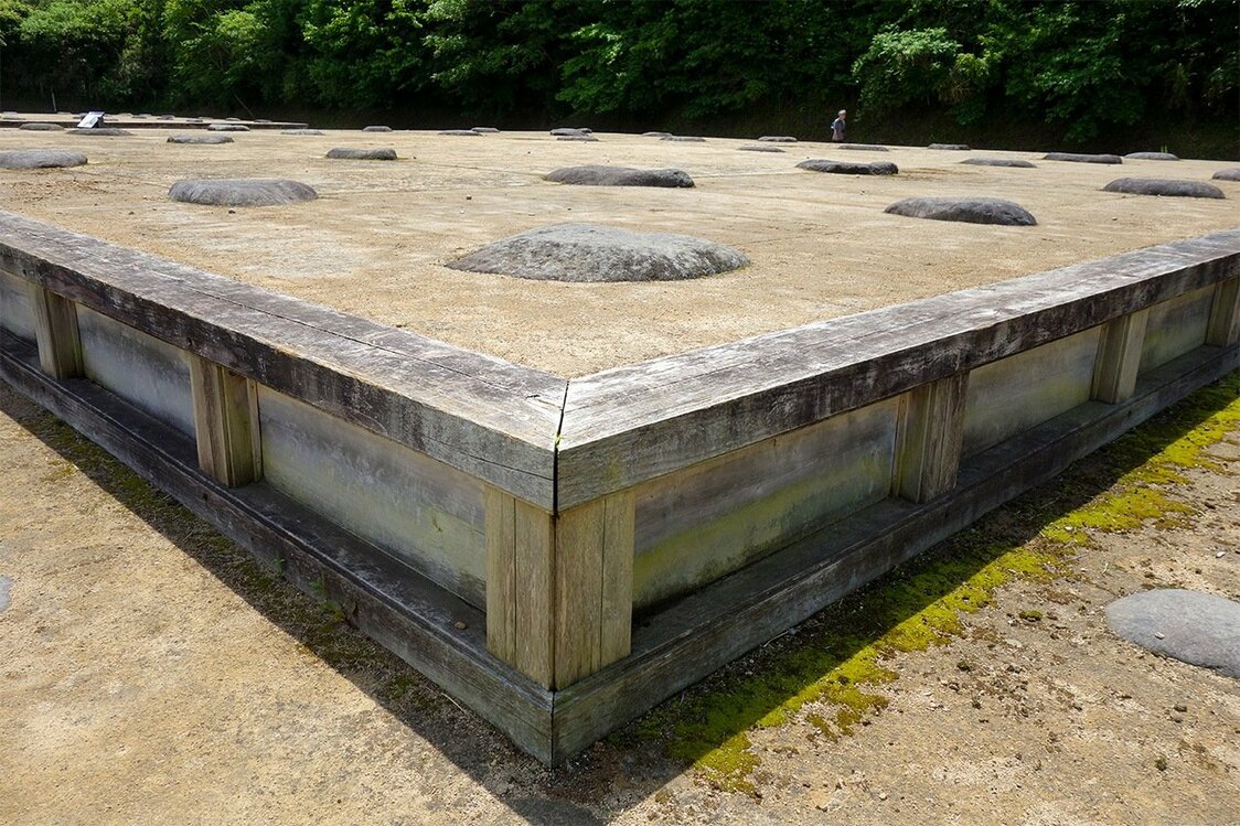 二階堂の基壇（筆者撮影）