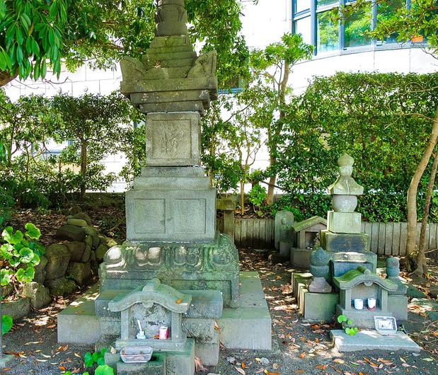 畠山重保の宝篋印塔(鎌倉市由比ケ浜)=筆者撮影