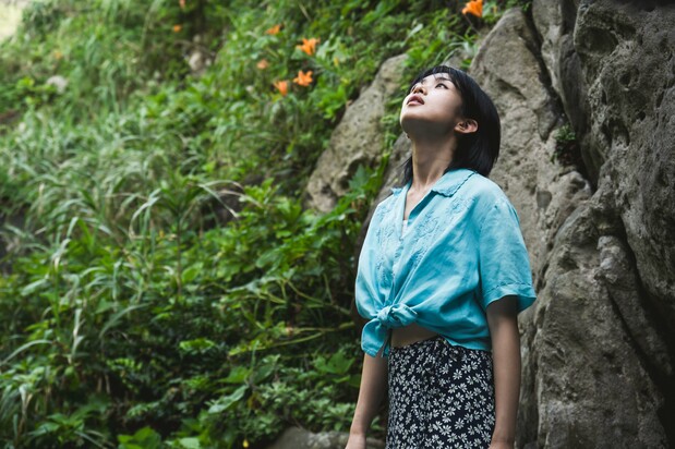 映画『旅と日々』。前半はつげ義春の『海辺の叙景』がベースに © 2025『旅と日々』製作委員会