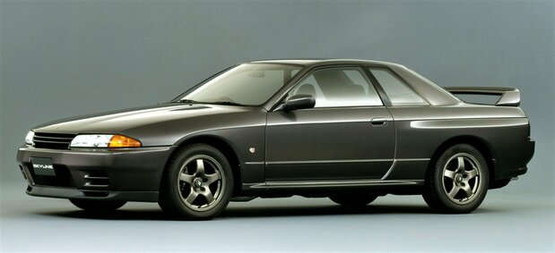 1989年8月発売の日産スカイラインGT-R(BNR32型)。94年末までに4万台以上が販売された ©NISSAN