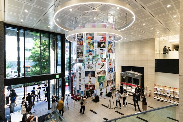 118作品のキャラクターや名場面をパネル展示