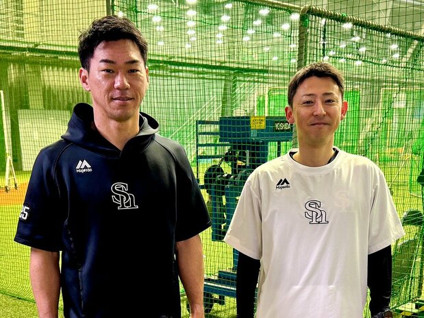検定制度の設計に携わったのは、国立スポーツ科学センター(JISS)での勤務経歴を持つ城所収二(右)と、現役時代にソフトバンクの主軸として活躍した長谷川勇也 ©福岡ソフトバンクホークス