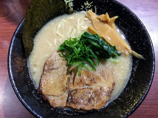 「鷹流台湾本店」のラーメン