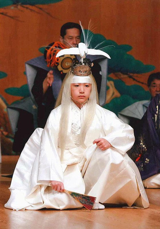 Saburôta interprète L’Aigrette. A 13 ans, il est l’héritier des traditions de la lignée Kanze.