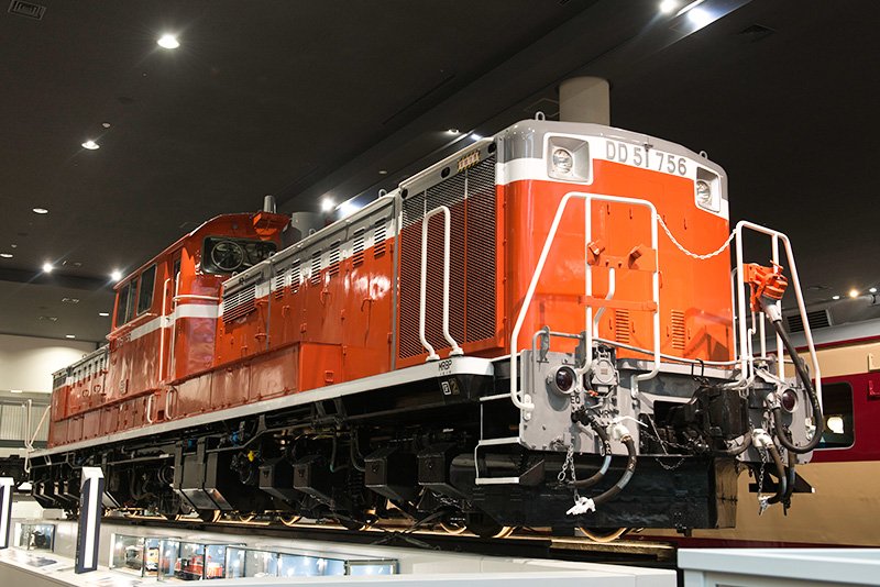 引退したSLに代わって全国で用いられたDD51形ディーゼル機関車（1972年製）