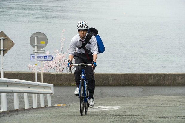 Los actores se dejaron la piel en cada toma, sobre el sillín. ©2020 Comité de producción de Yowamushi pedal ©Watanabe Wataru (Akita Shoten) 2008